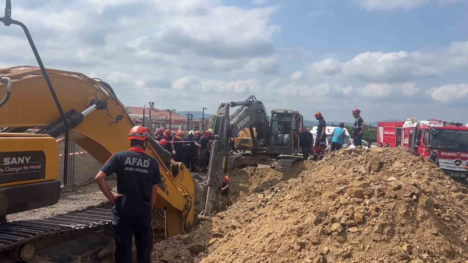 Tuzla’da bir işçi toprak altında kaldı