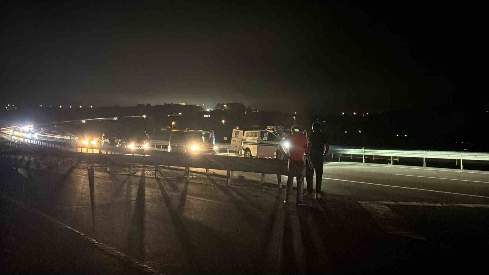 Bariyerlere çarpan motosikletli hayatını kaybetti
