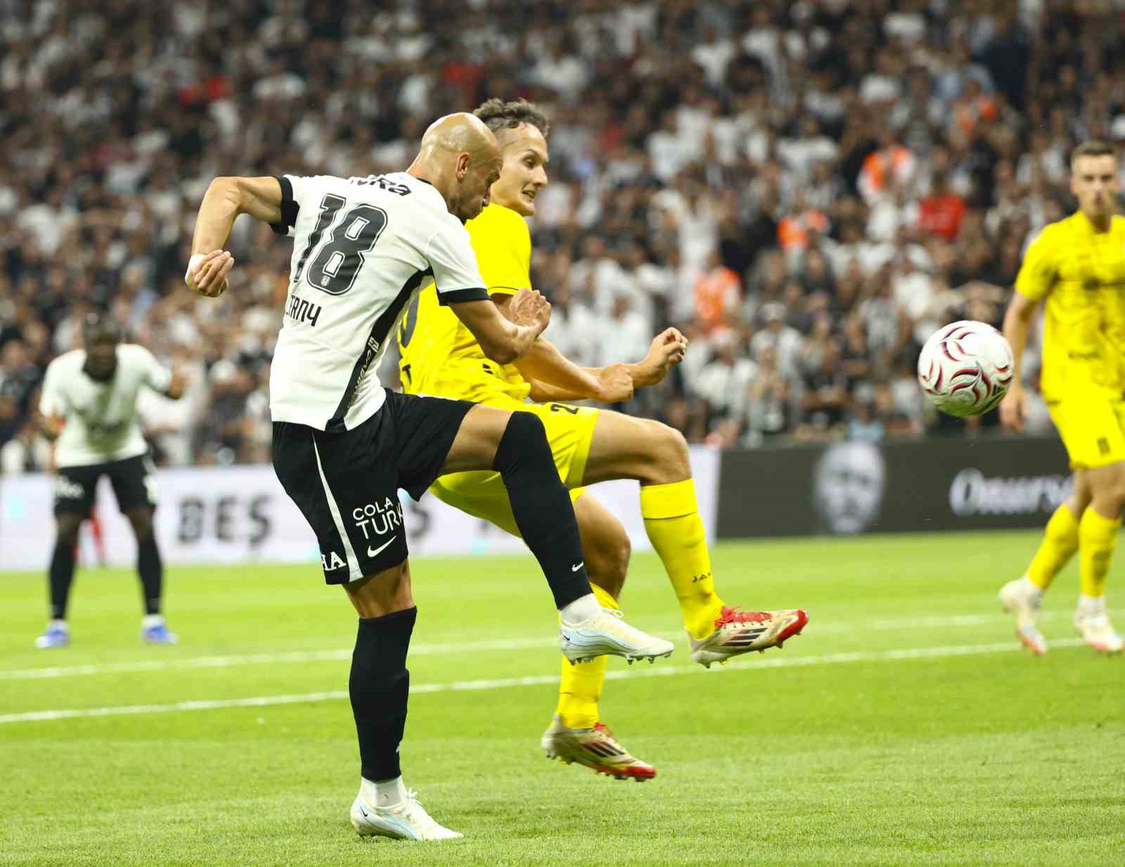 UEFA Avrupa Ligi: Beşiktaş: 1 - Hradec Kralove: 0 (İlk yarı)