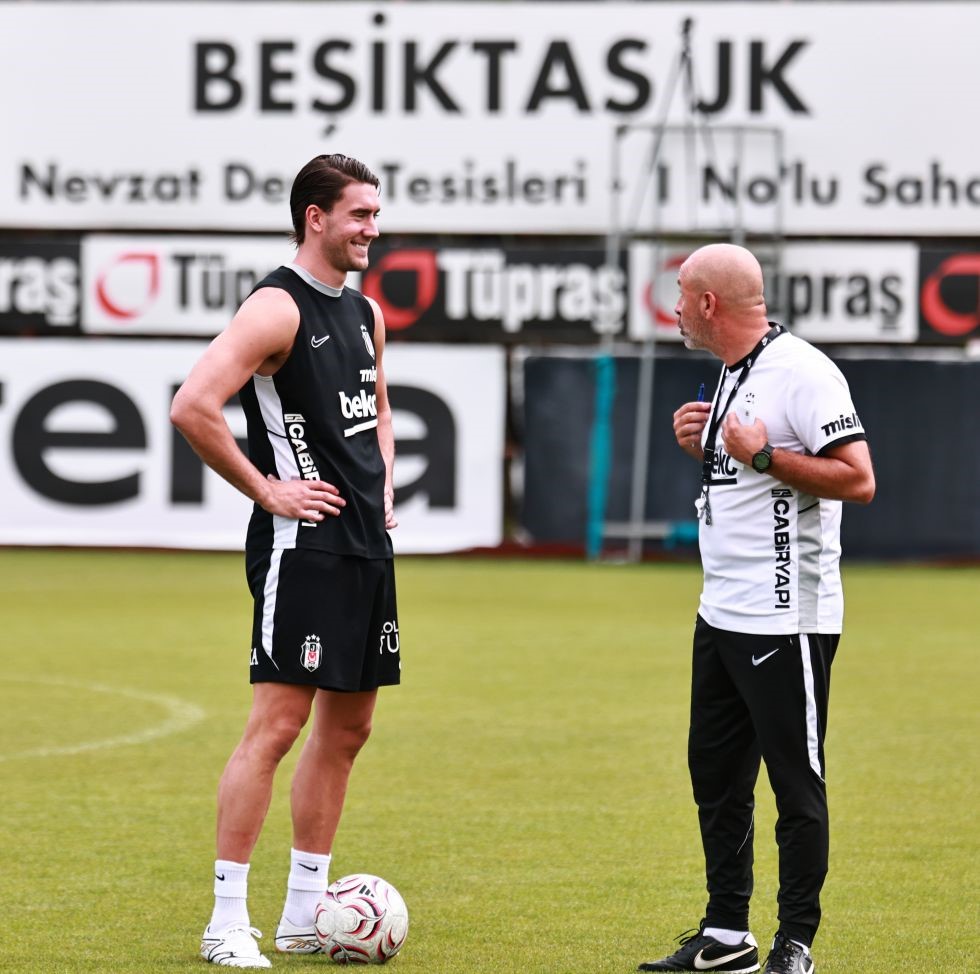 Dusan Vlahovic, Beşiktaş ile ilk antrenmanına çıktı
