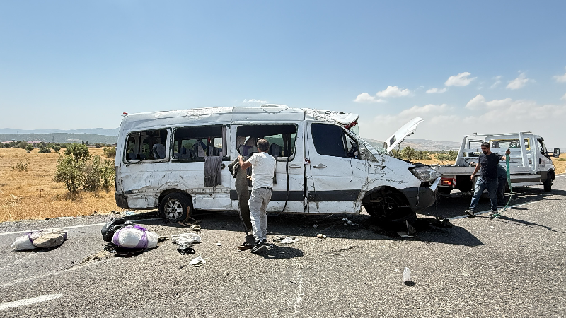 41 plakalı minibüs Diyarbakır’da kaza yaptı: 7 ölü