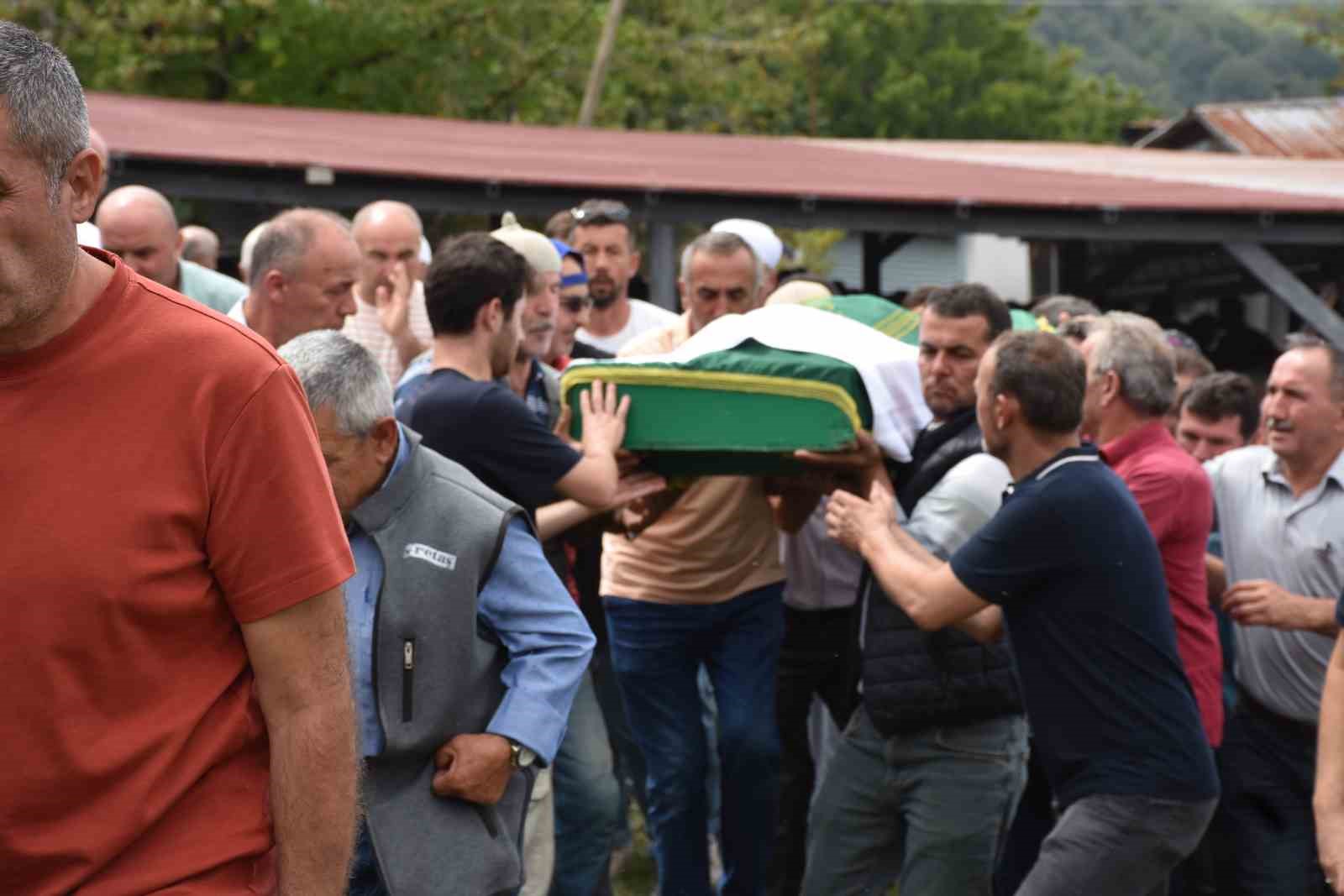 Aynı eve 8 ayda ikinci ateş düştü: Fındık bahçesinde fenalaşan baba toprağa verildi
