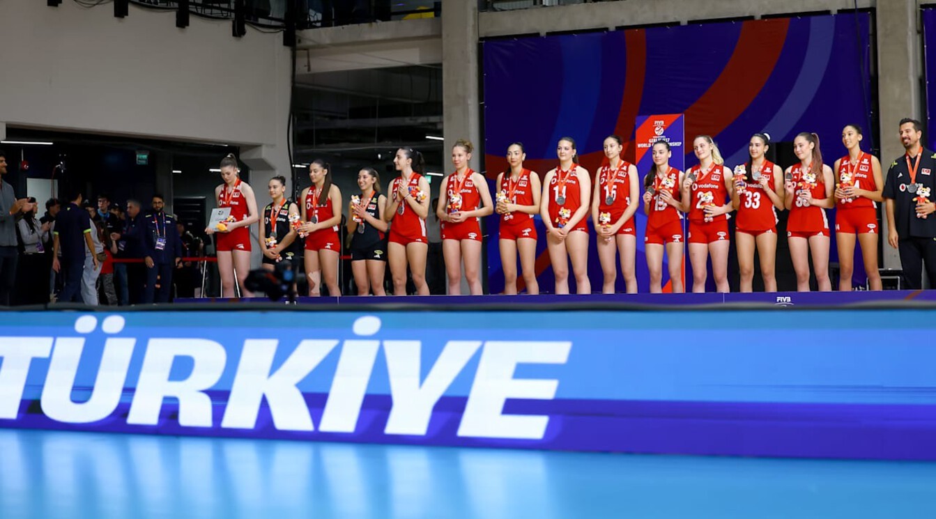 U17 Kadın Milli Voleybol Takımı, dünya ikincisi oldu
