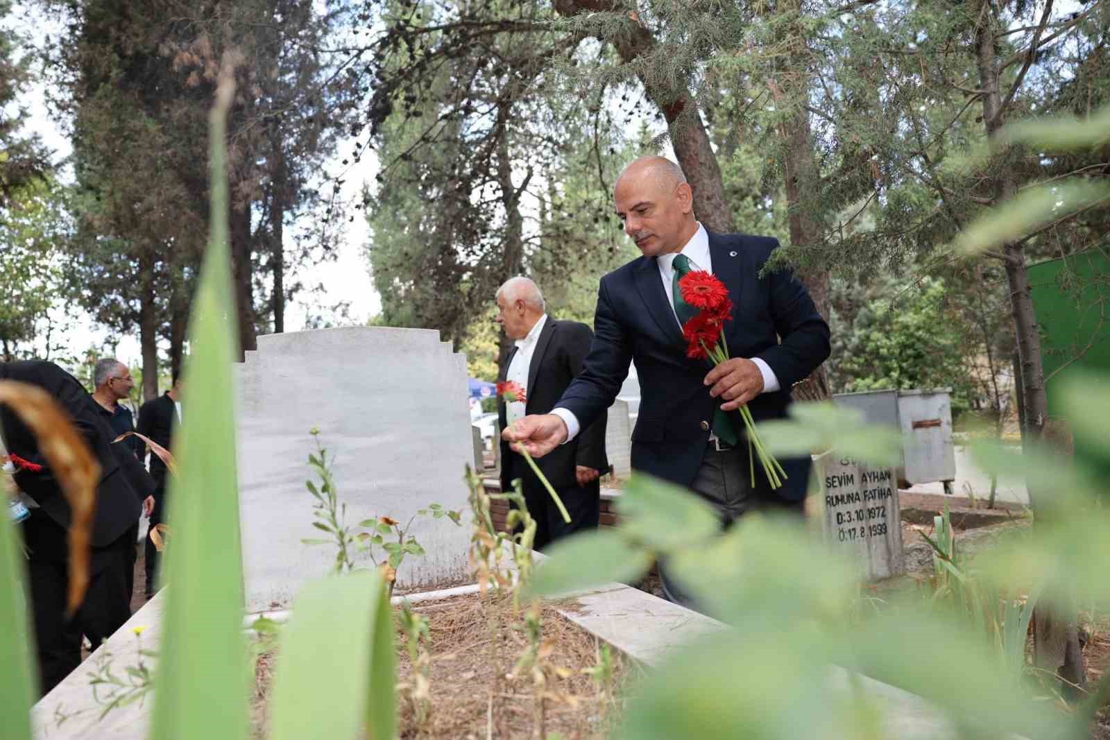 Körfez’de depremde hayatını kaybedenler dualarla anıldı