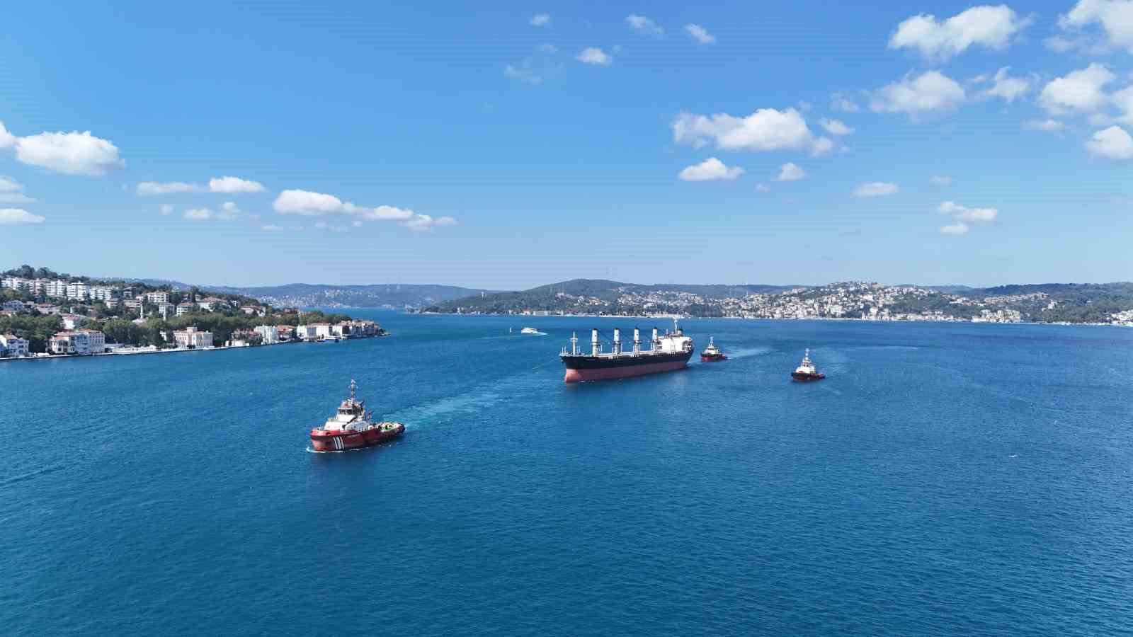 İstanbul Boğazı "M/V New Victory" gemisinin geçişi nedeniyle çift yönlü trafiğe kapatıldı
