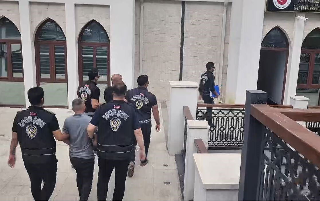 Galatasaray ile Çorum FK maçı için yüksek fiyattan bilet satan 3 karaborsacı yakalandı

