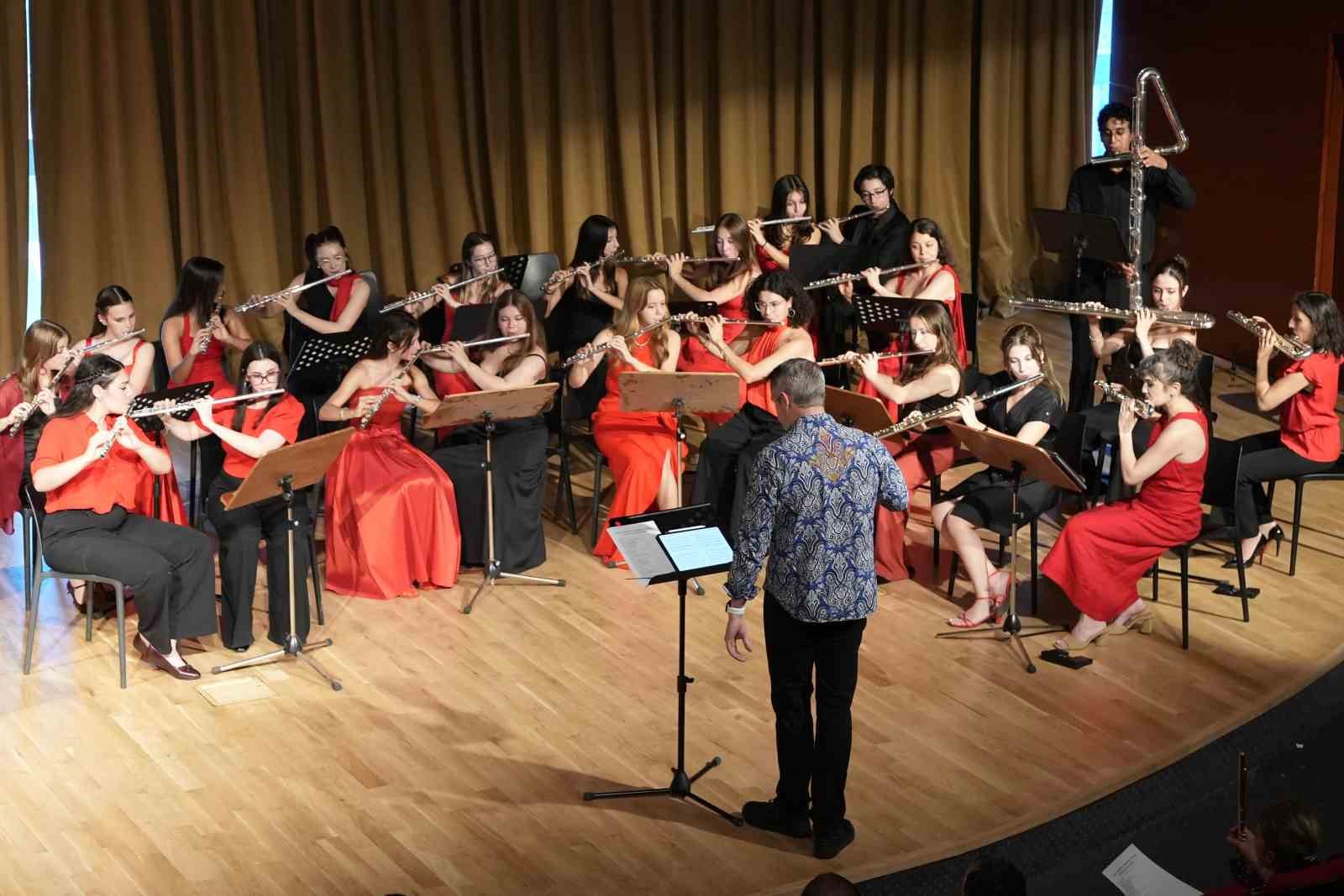 "İstanbul Uluslararası Yaz Müzik Akademisi"nin finalinde müzik şöleni
