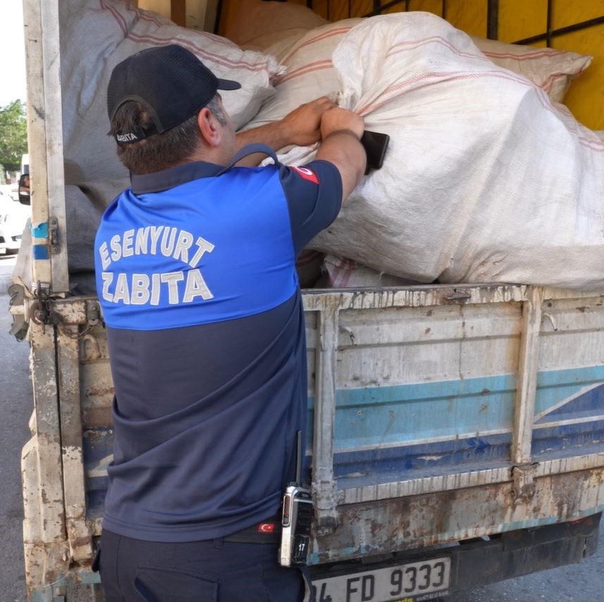 Esenyurt’ta kaçak döküme ceza yağdı
