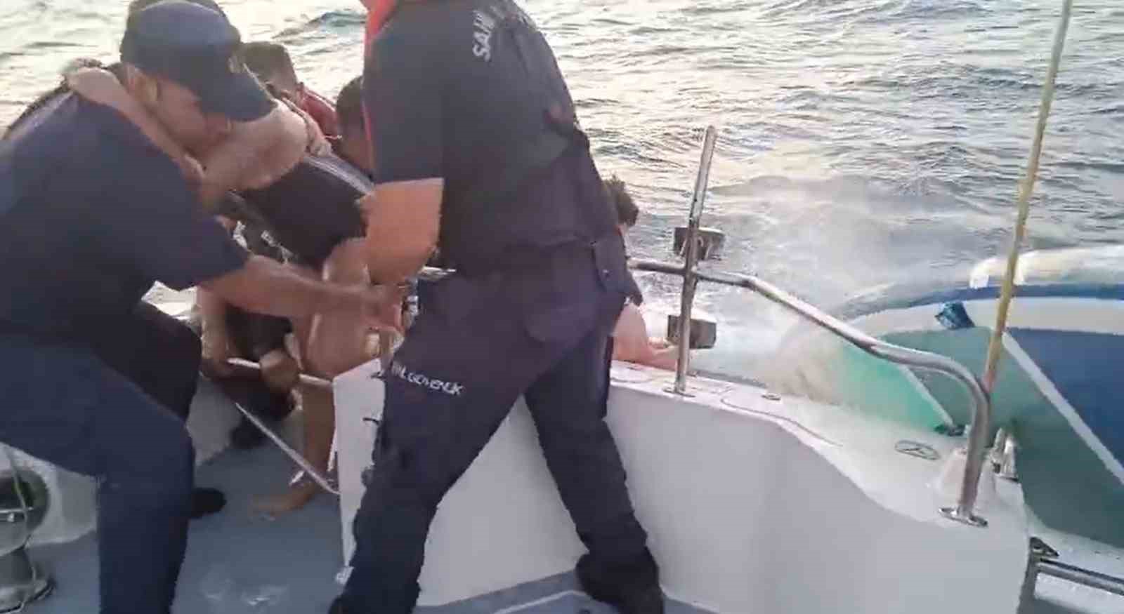 Yalova’da denizde sürüklenen baba ve kızı 5 kilometre açıkta kurtarıldı