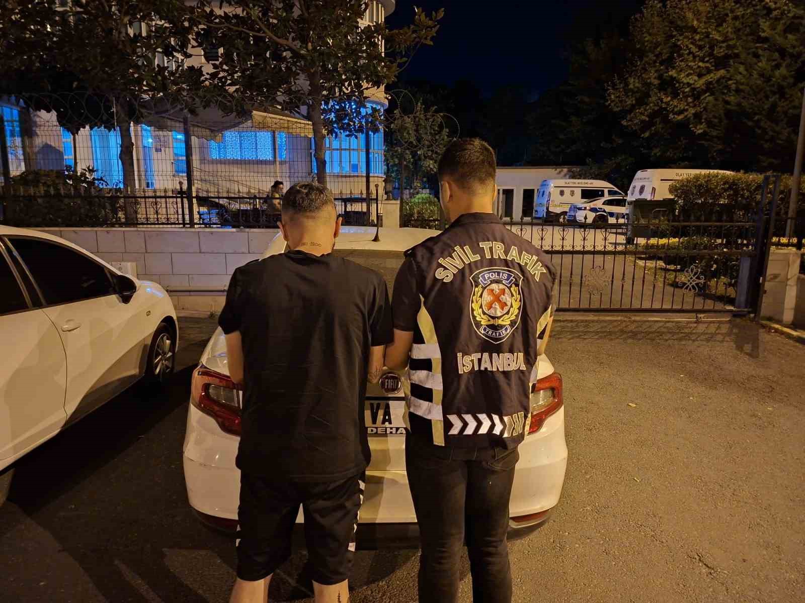 Esenyurt’ta sürücüyle tartışan zanlı, bıçakla lastikleri kesti
