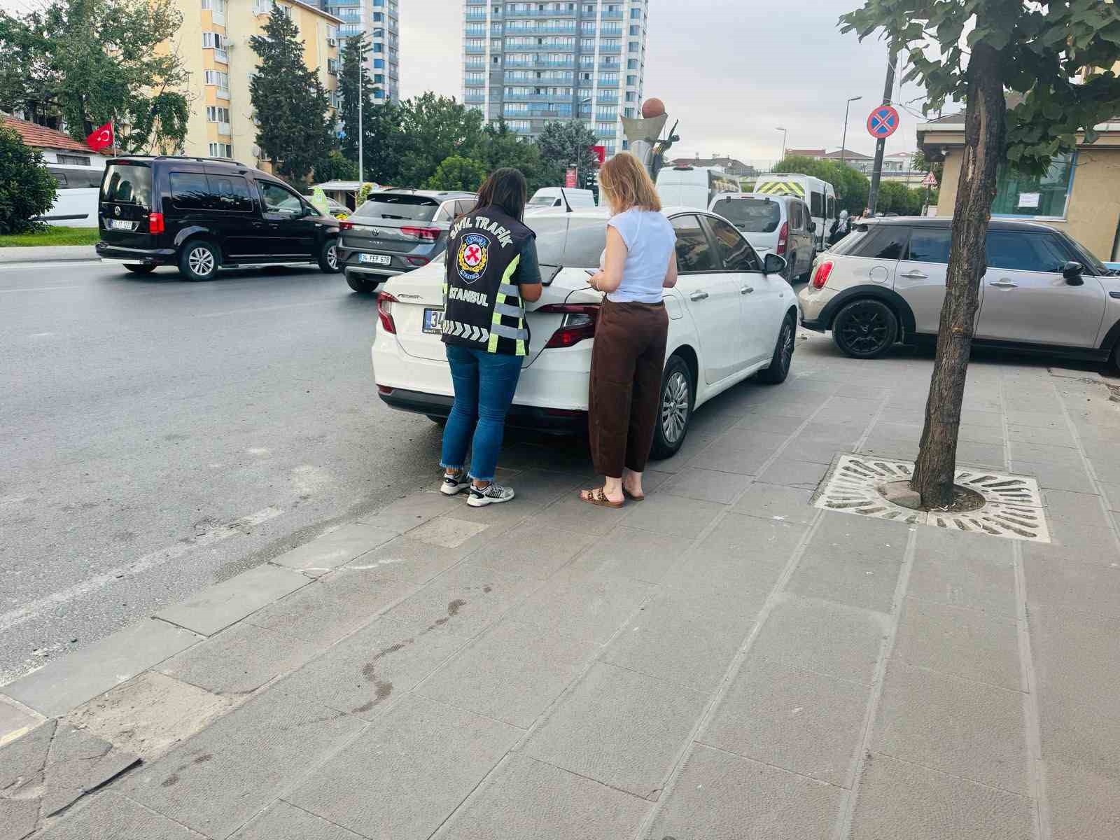 Tartıştığı sürücünün önünde ani fren yaparak gitmesini engelledi