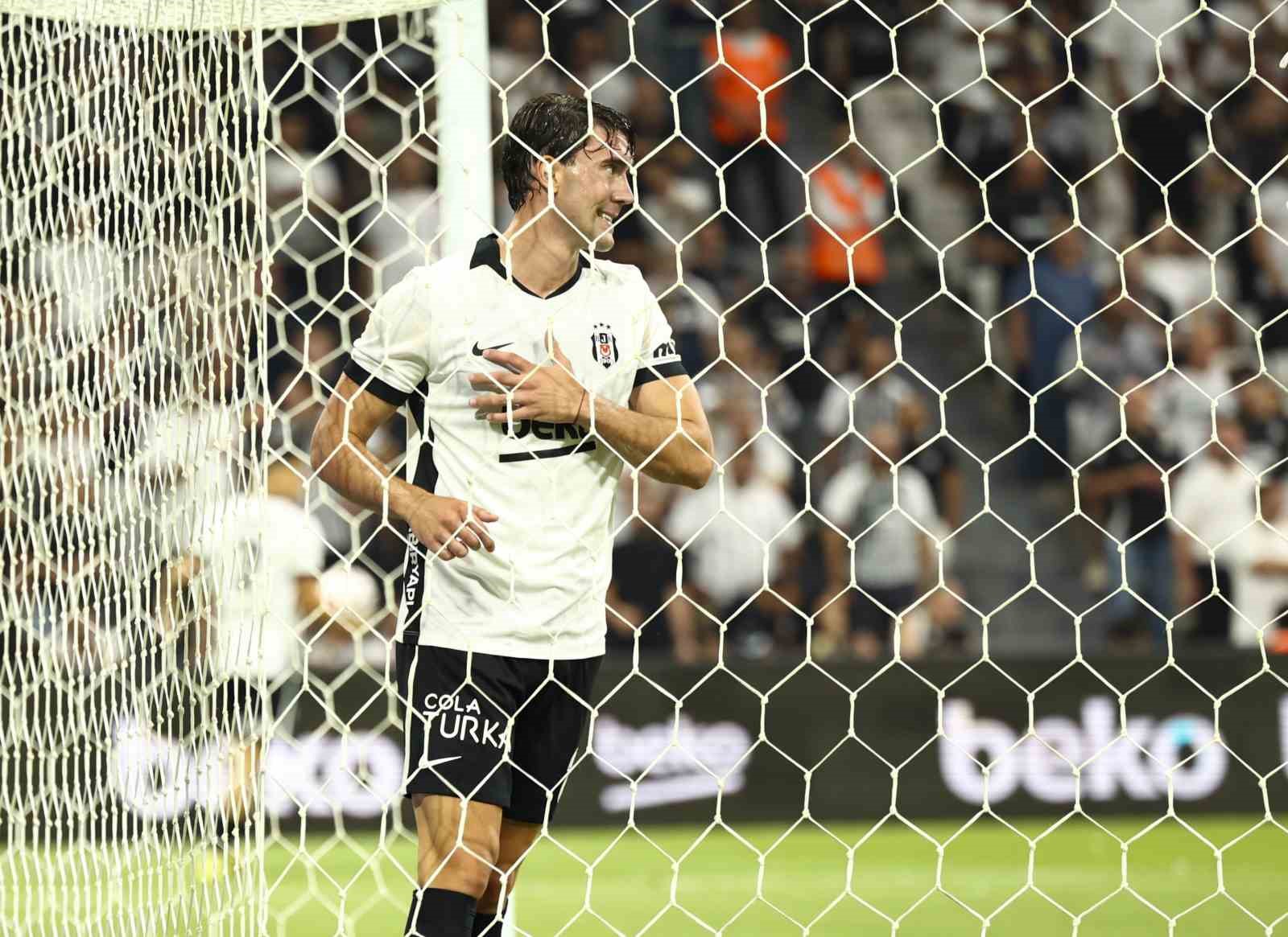 Dusan Vlahovic ilk kez Beşiktaş formasını giydi