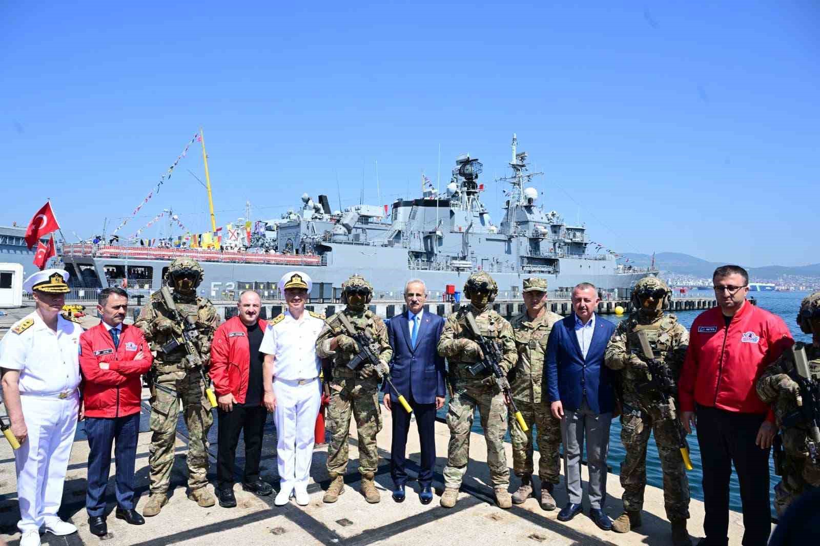 Ulaştırma ve Altyapı Bakanı Uraloğlu, TEKNOFEST Mavi Vatan’ı ziyaret etti