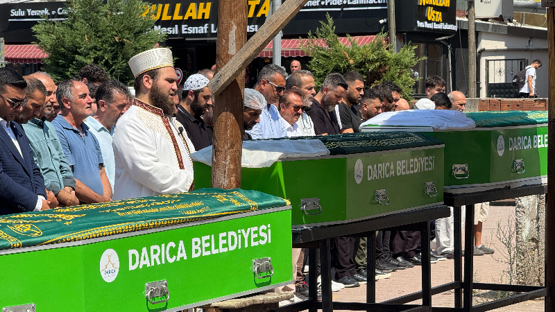Denizde cansız bedenleri bulunan 3 kardeşin tabutları yan yana dizildi