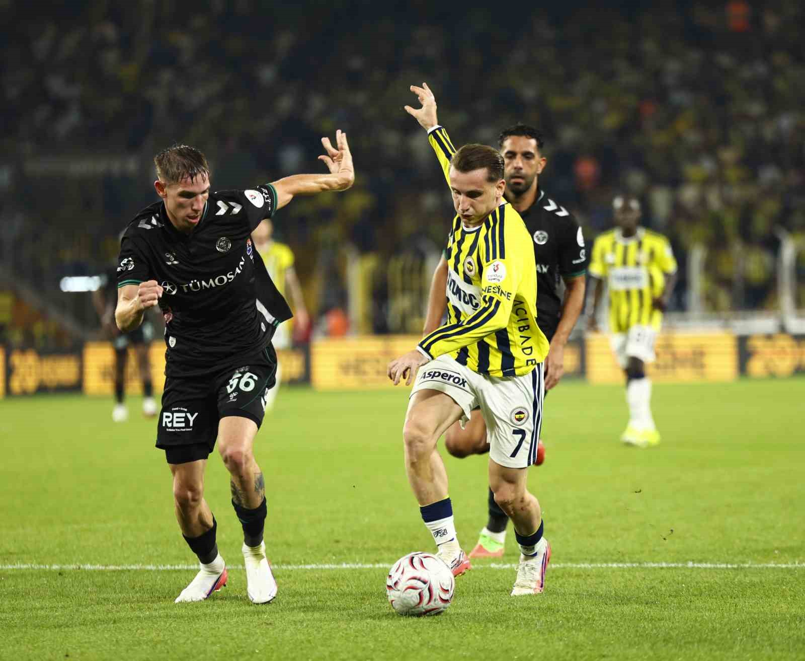 Trendyol Süper Lig: Fenerbahçe: 3 - Konyaspor: 1 (İlk yarı)
