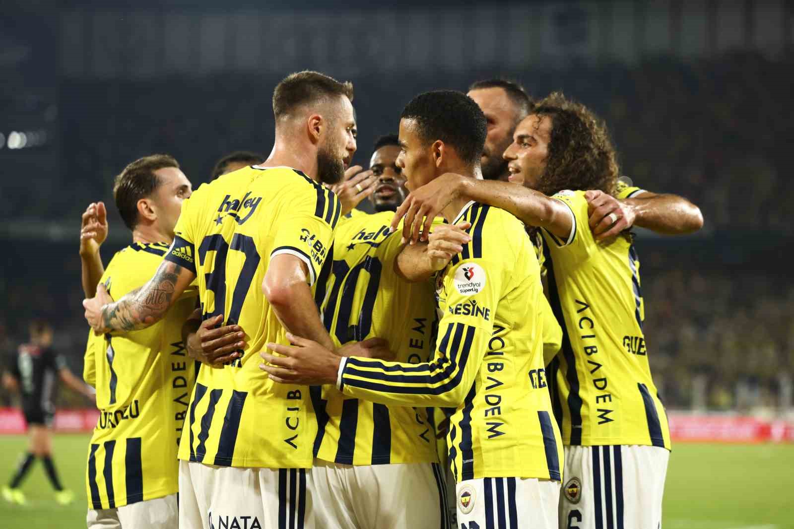 Fenerbahçe, ligdeki ilk galibiyetini aldı
