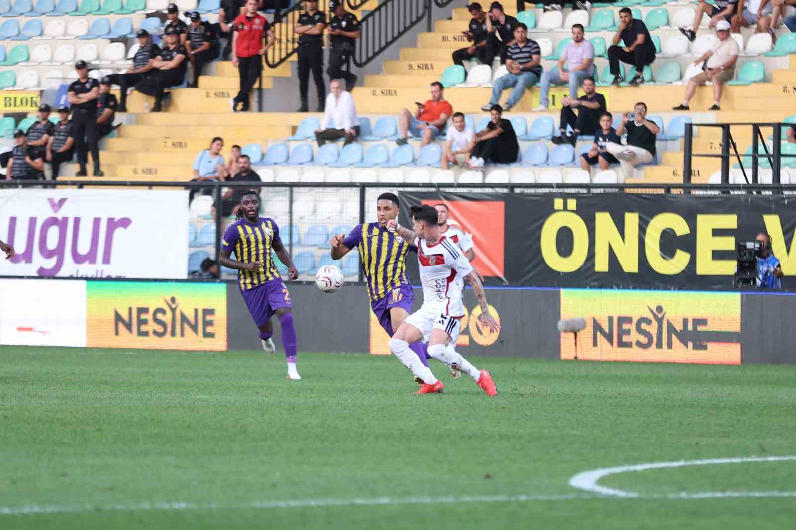 Trendyol Süper Lig: Eyüpspor: 0 - Gaziantep FK: 0 (İlk yarı)
