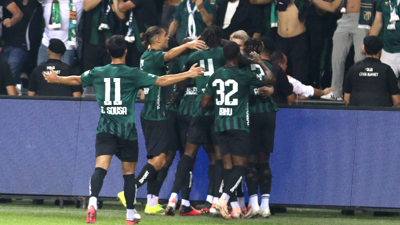 Karşılaşmanın ilk yarısını Kocaelispor 1-0 önde kapattı