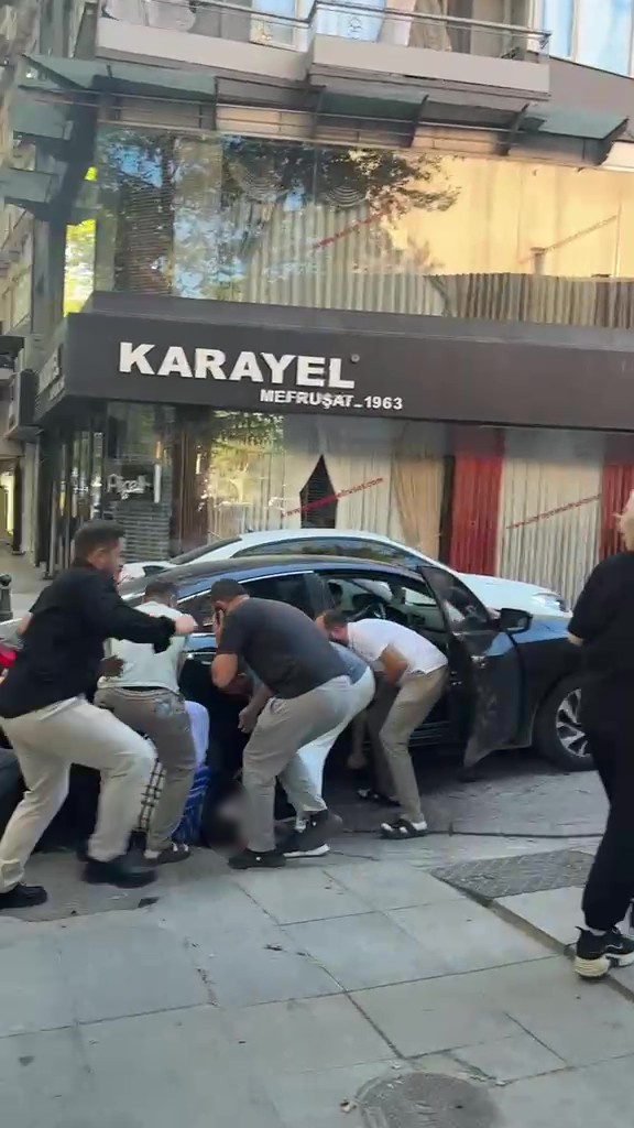 İzmit’te otomobilin çarptığı çocuk aracın altında kaldı
