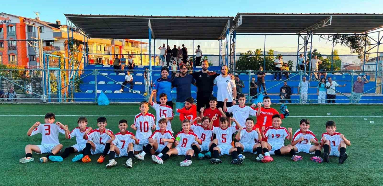 Körfez Gençlerbirliği U12 takımı minikler turnuvasında namağlup şampiyon oldu
