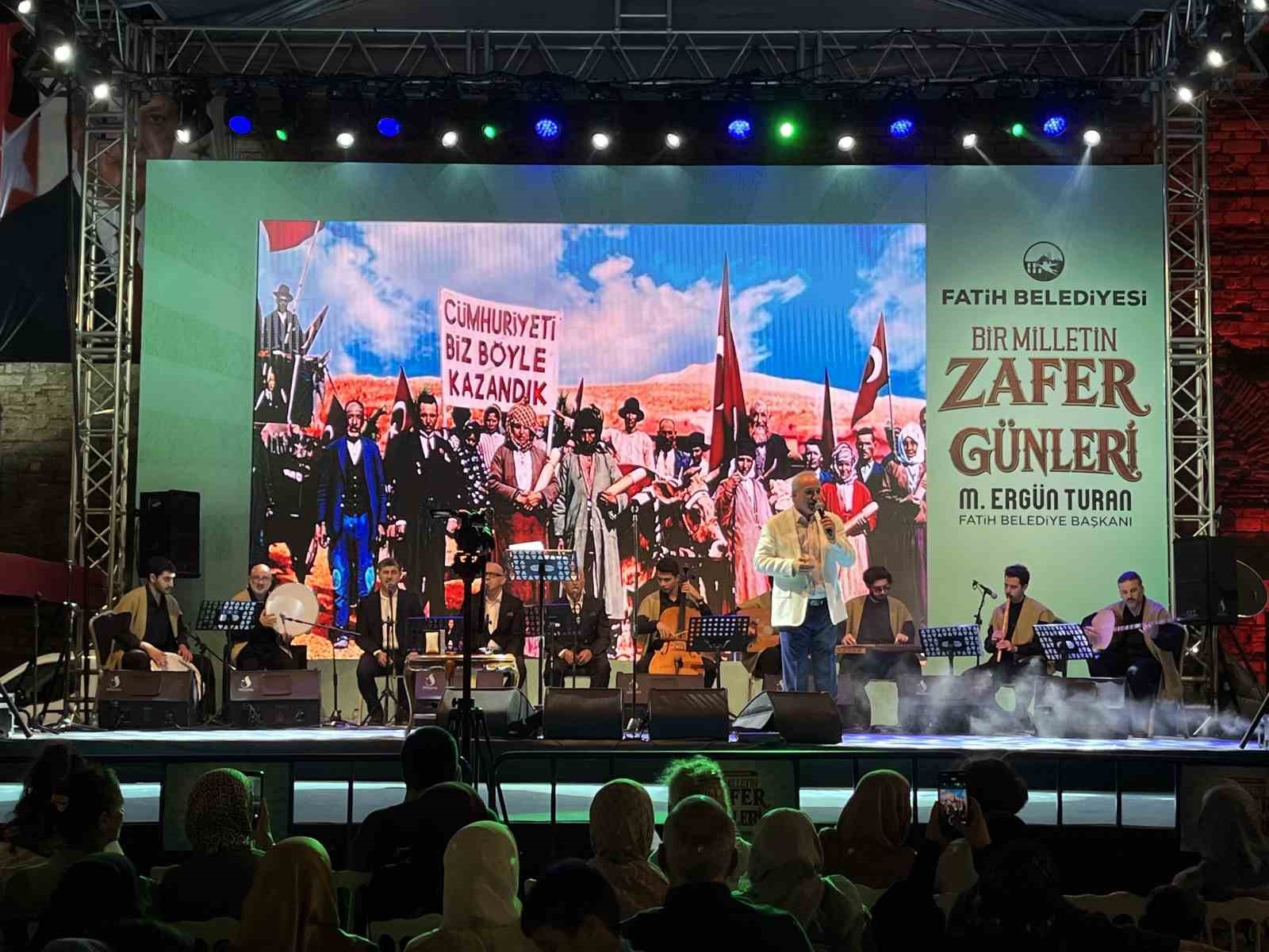 Fatih’te Mevlid Kandili programına yoğun ilgi
