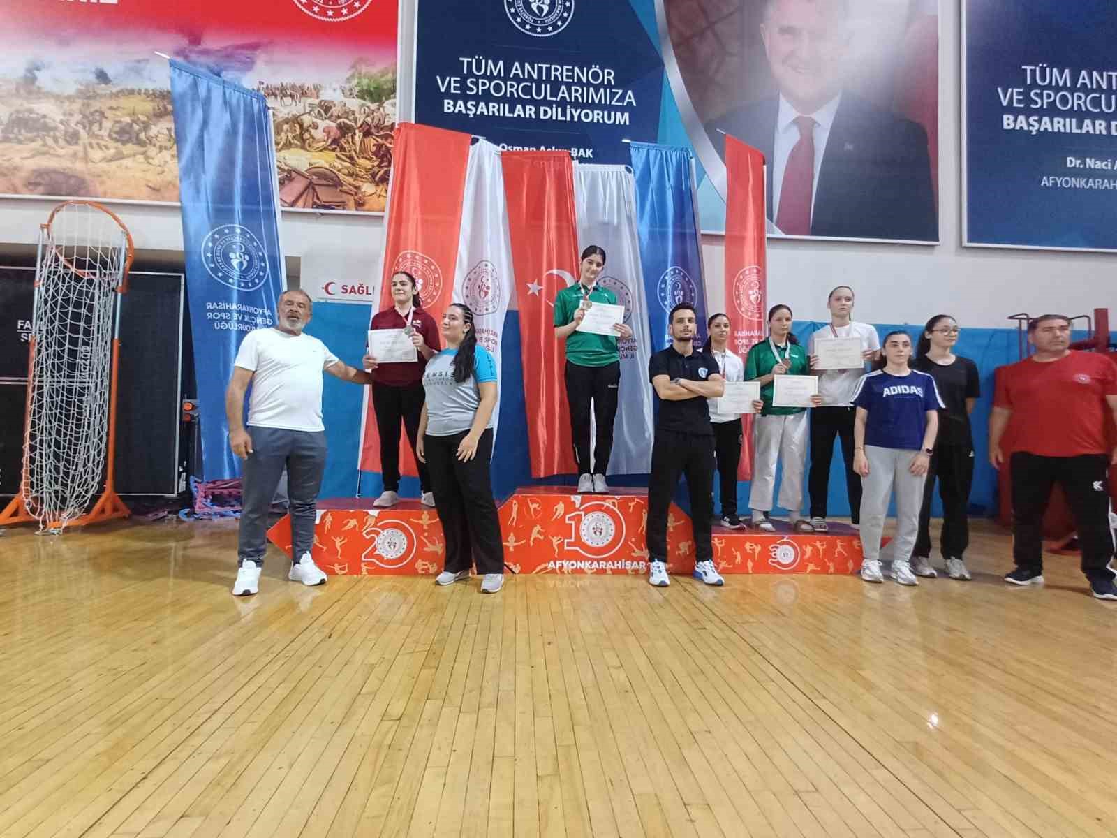 Kartepeli karateci Hayrunisa Sadan, ANALİG’de Türkiye şampiyonu oldu
