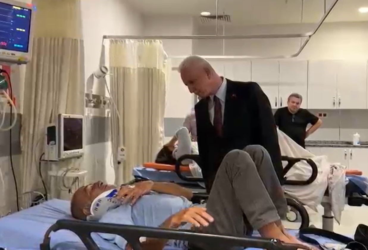 Vali Gül, İETT kazasında yaralanan vatandaşları hastanede ziyaret etti