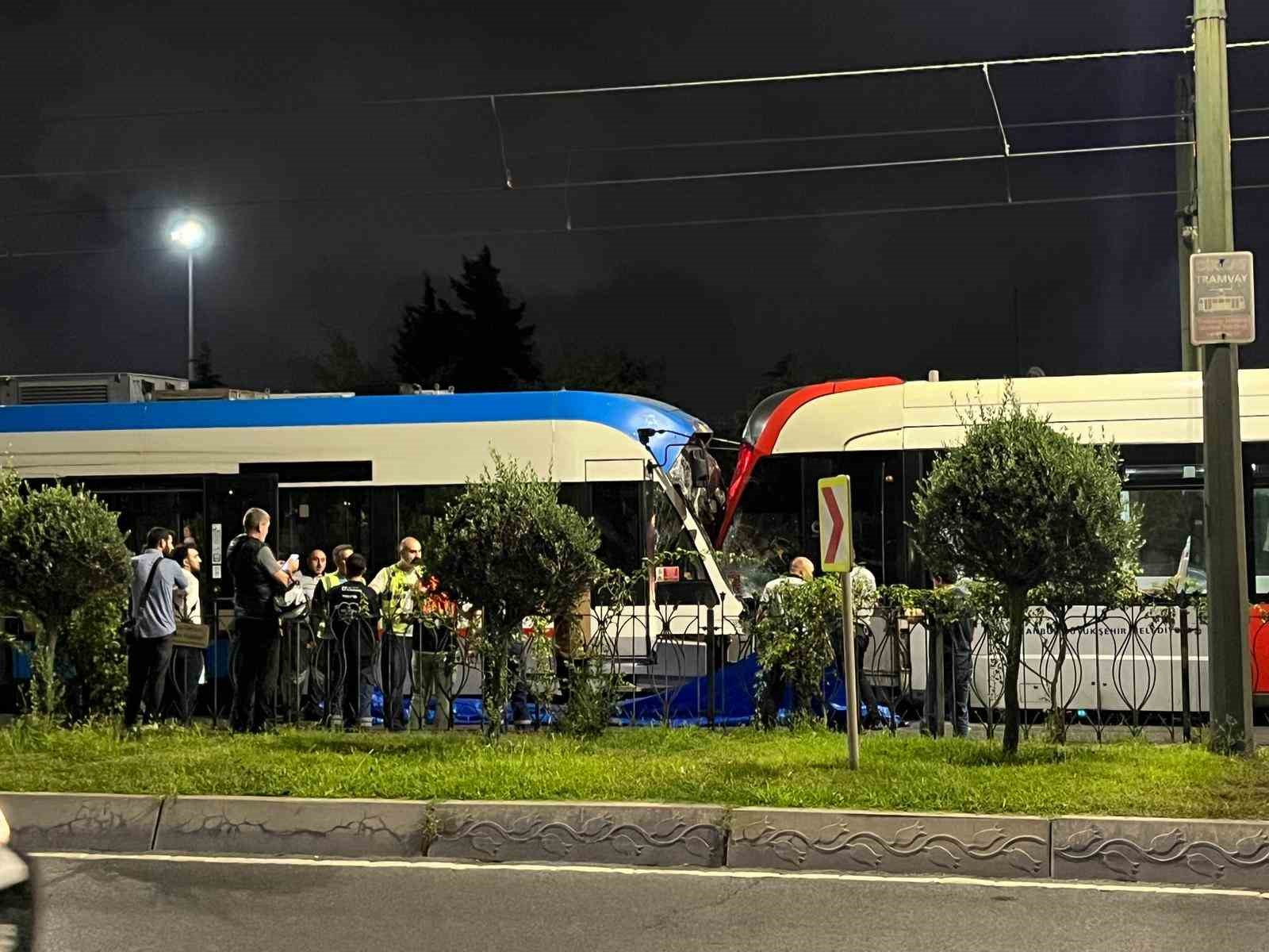 Zeytinburnu’nda iki tramvay çarpıştı: 9 yaralı
