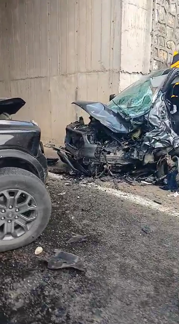 Yalova’da pikap ile hafif ticari araç kafa kafaya çarpıştı: 3 yaralı
