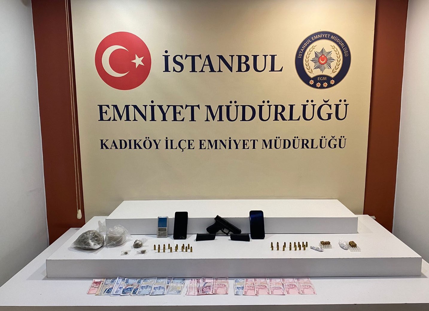 Kadıköy’de 14 yıl 2 ay kesinleşmiş hapis cezası bulunan firari yakalandı