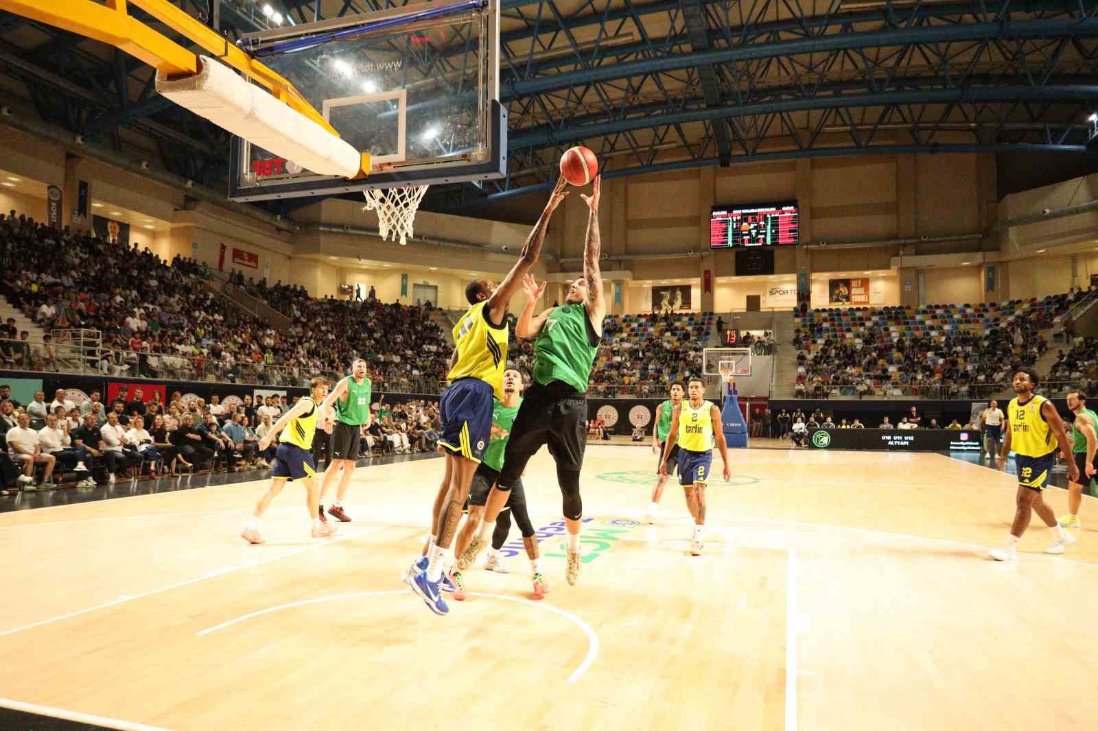 Hazırlık maçı: Körfez Basket: 82 - Fenerbahçe: 70
