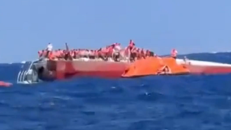 Girne açıklarında yolcu gemisi battı