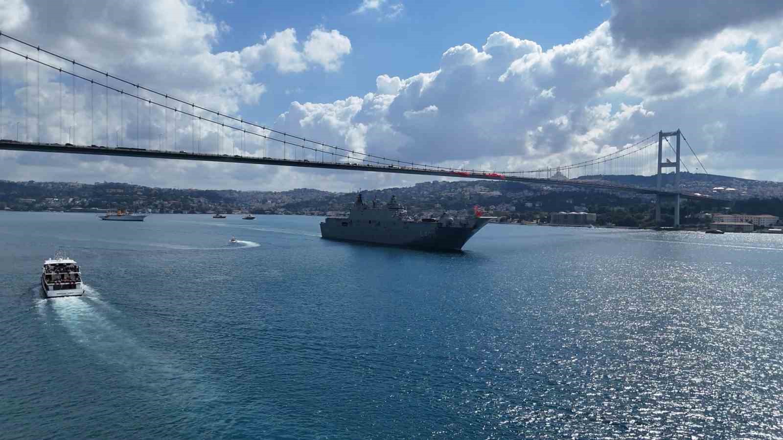 30 Ağustos’ta Deniz Kuvvetleri gemileri İstanbul Boğazı’ndan geçiş yaptı