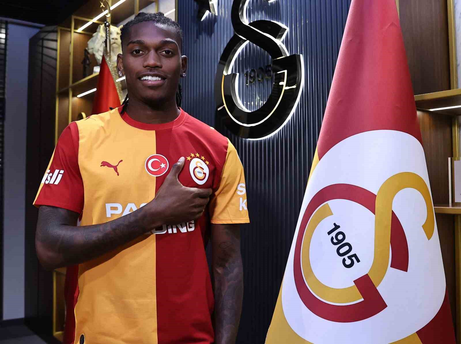 Rafael Leao, Galatasaray’ın 7. Portekizli futbolcusu oldu
