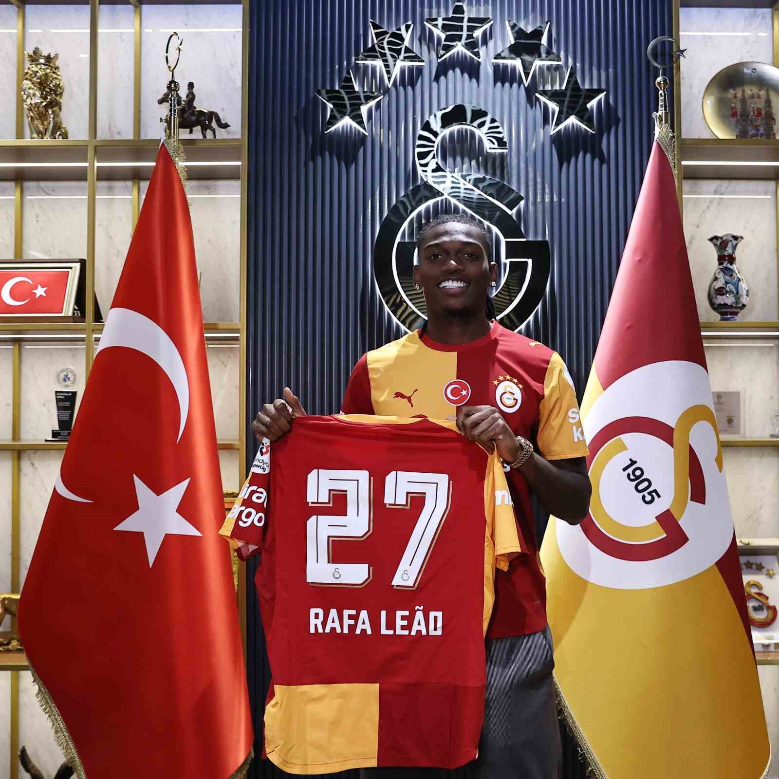 Rafael Leao: "Şampiyonluklar kazanmak için buradayım"
