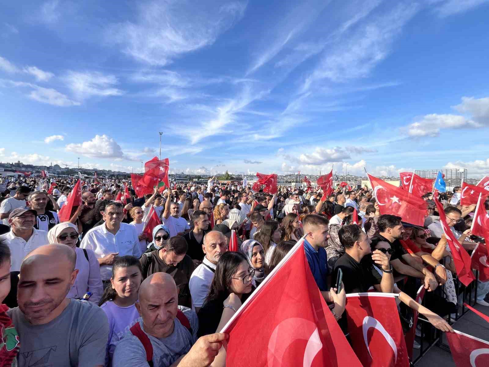 SOLOTÜRK’ten Zafer Bayramı için İstanbul’da nefes kesen gösteri
