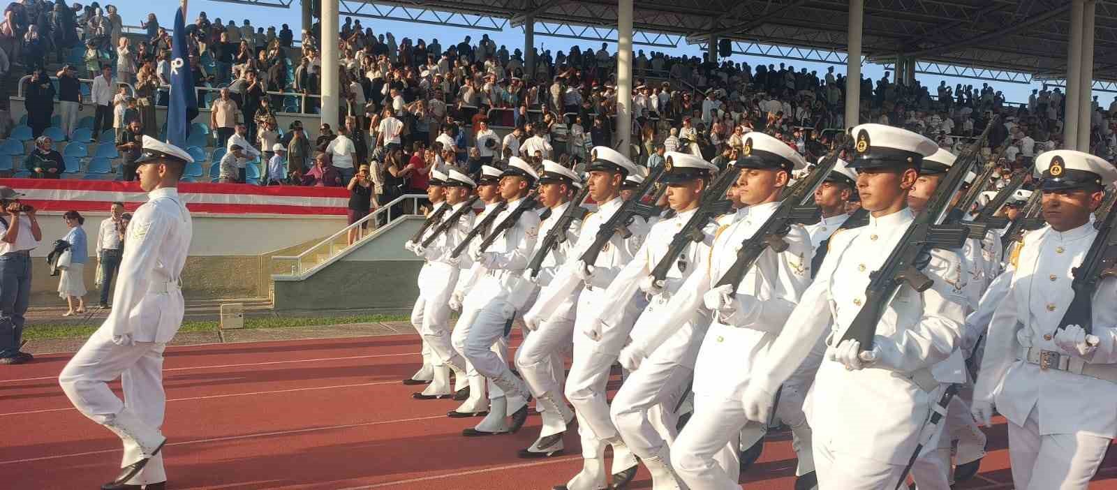 Yalova’da 456 deniz astsubayının mezuniyet coşkusu