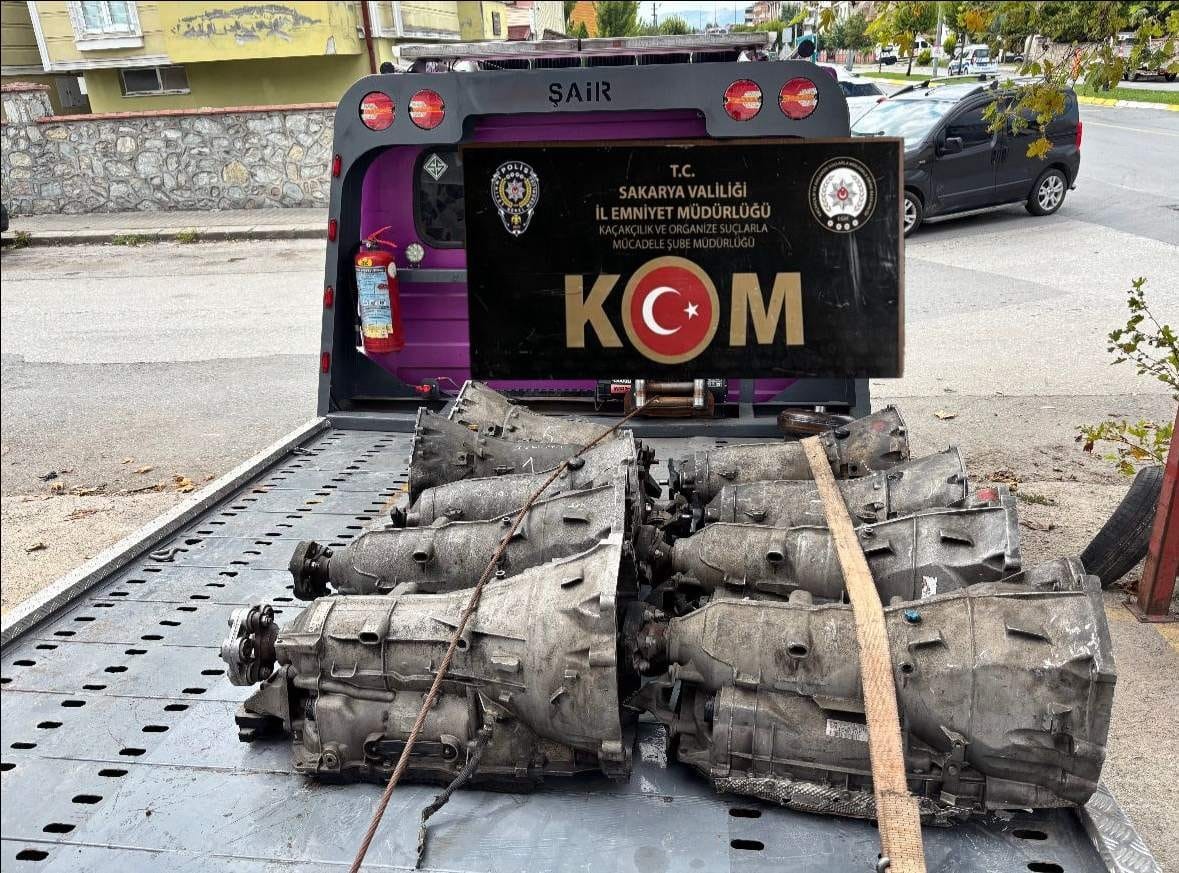 Depolar didik didik arandı, yüzlerce kaçak ürün çıktı: 2 gözaltı
