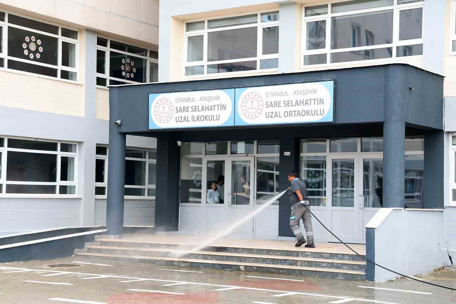 Ataşehir’de okullar temizlenerek yeni eğitim dönemine hazırlanıyor