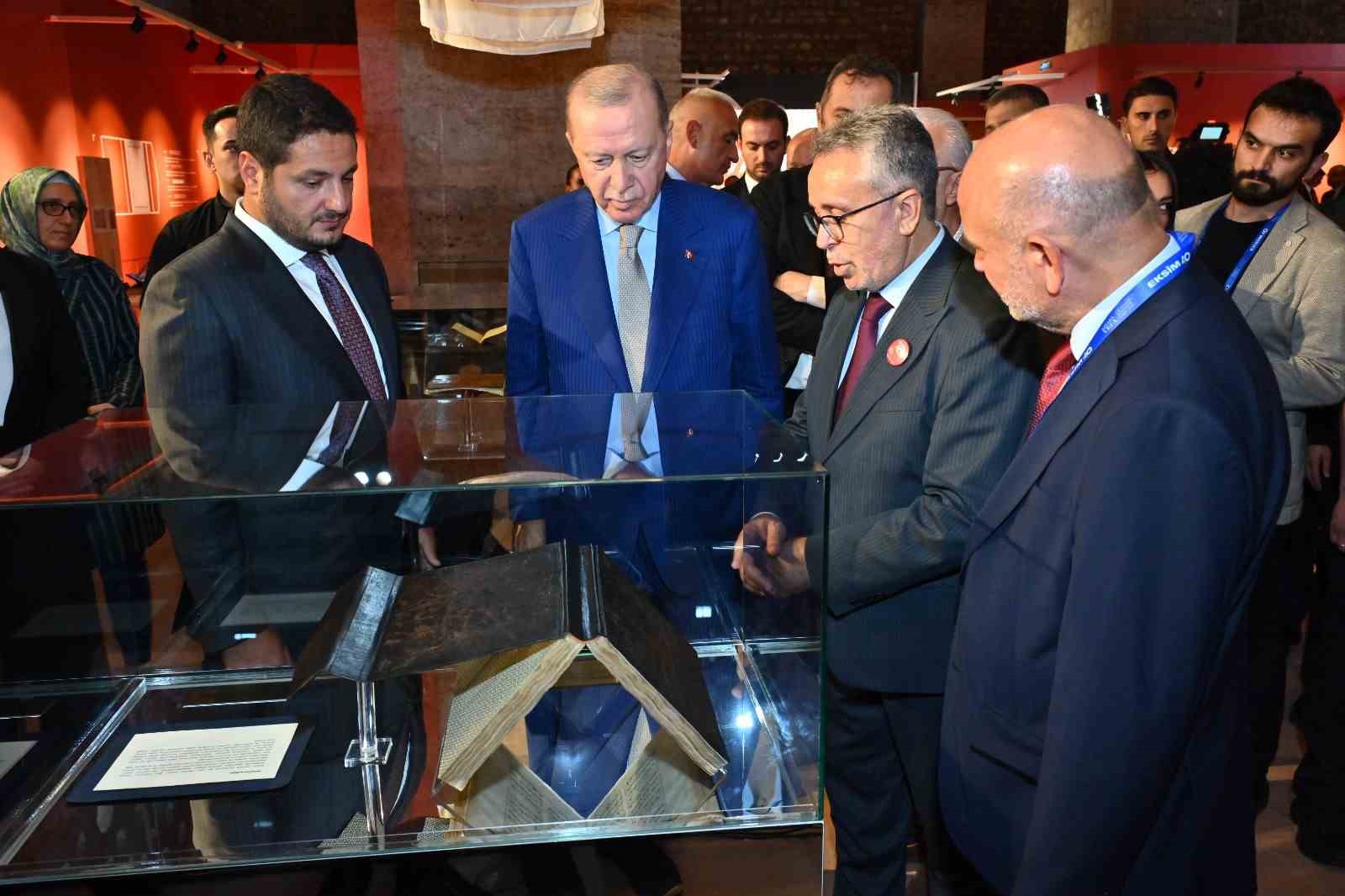"Kitaba Vefa" sergisi Cumhurbaşkanı Recep Tayyip Erdoğan tarafından açıldı