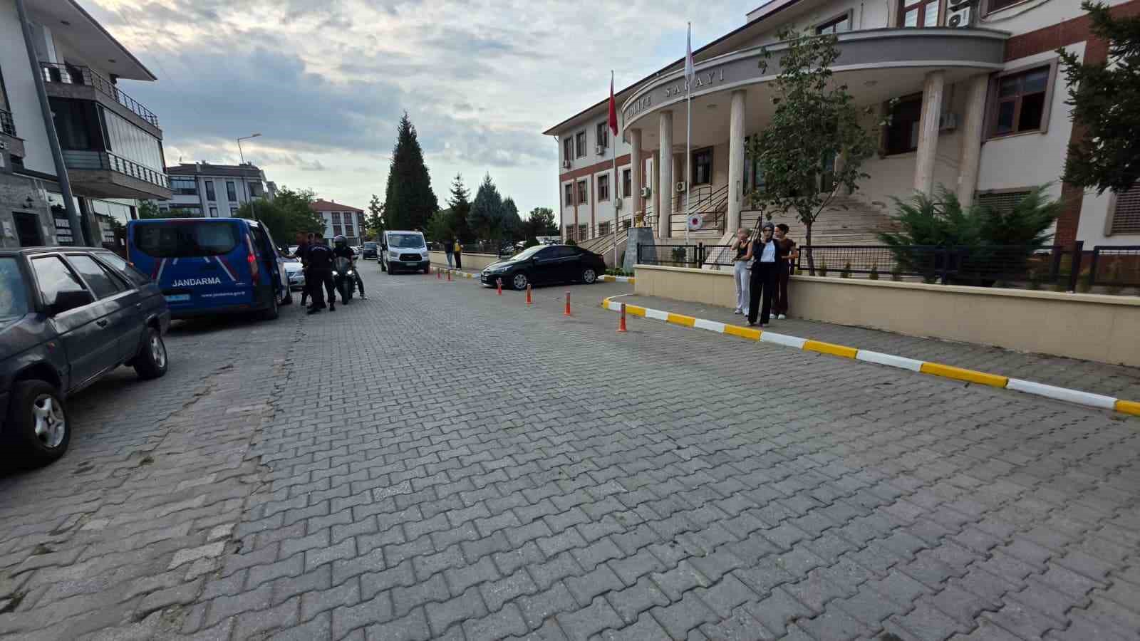 Sakarya’da tartıştığı eşini bıçaklayan şahıs tutuklandı
