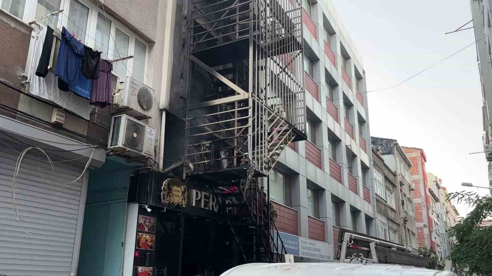 Bakırköy’de 6 katlı otelde yangın: 12 yaralı
