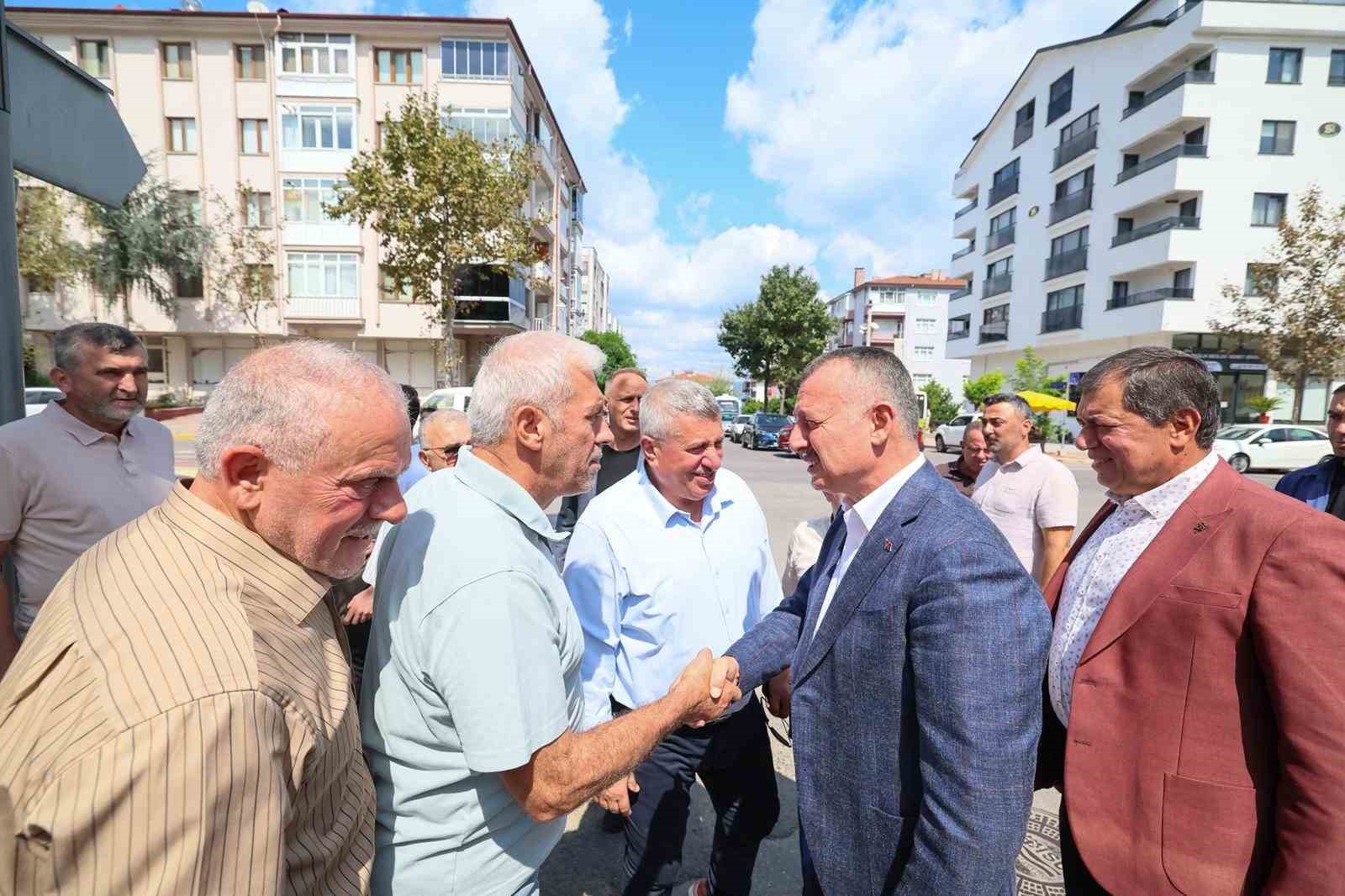 Büyükakın, Karamürsel’de vatandaşların taleplerini dinledi