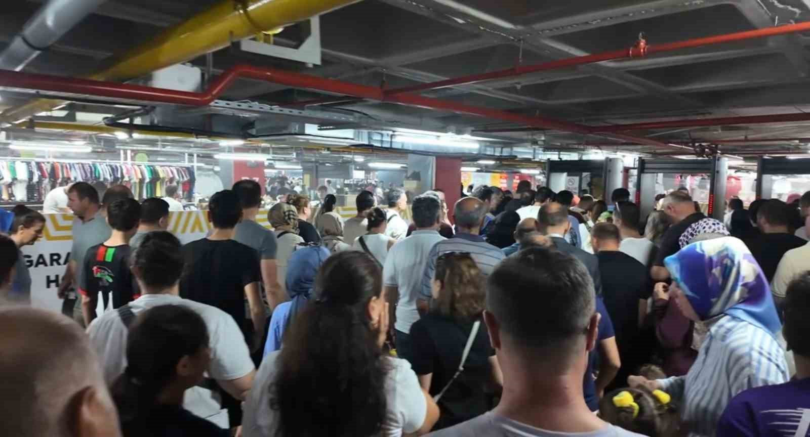Trabzon’dan gelen de var, sabah 7’de yola çıkan da: İndirim çadırında kıyasıya yarış