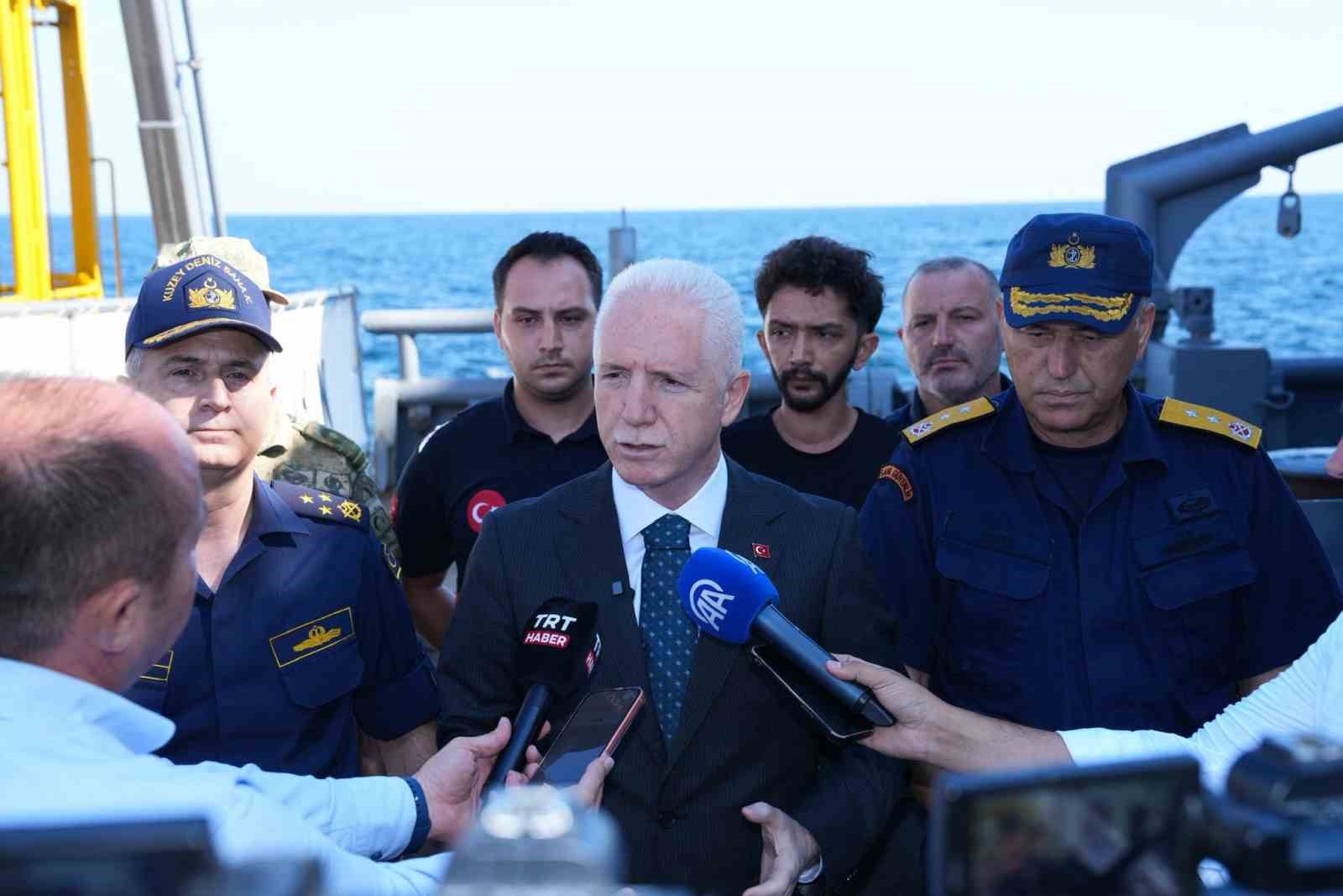 İstanbul Valisi Davut Gül, Silivri’deki arama-kurtarma çalışmalarını yerinde inceledi

