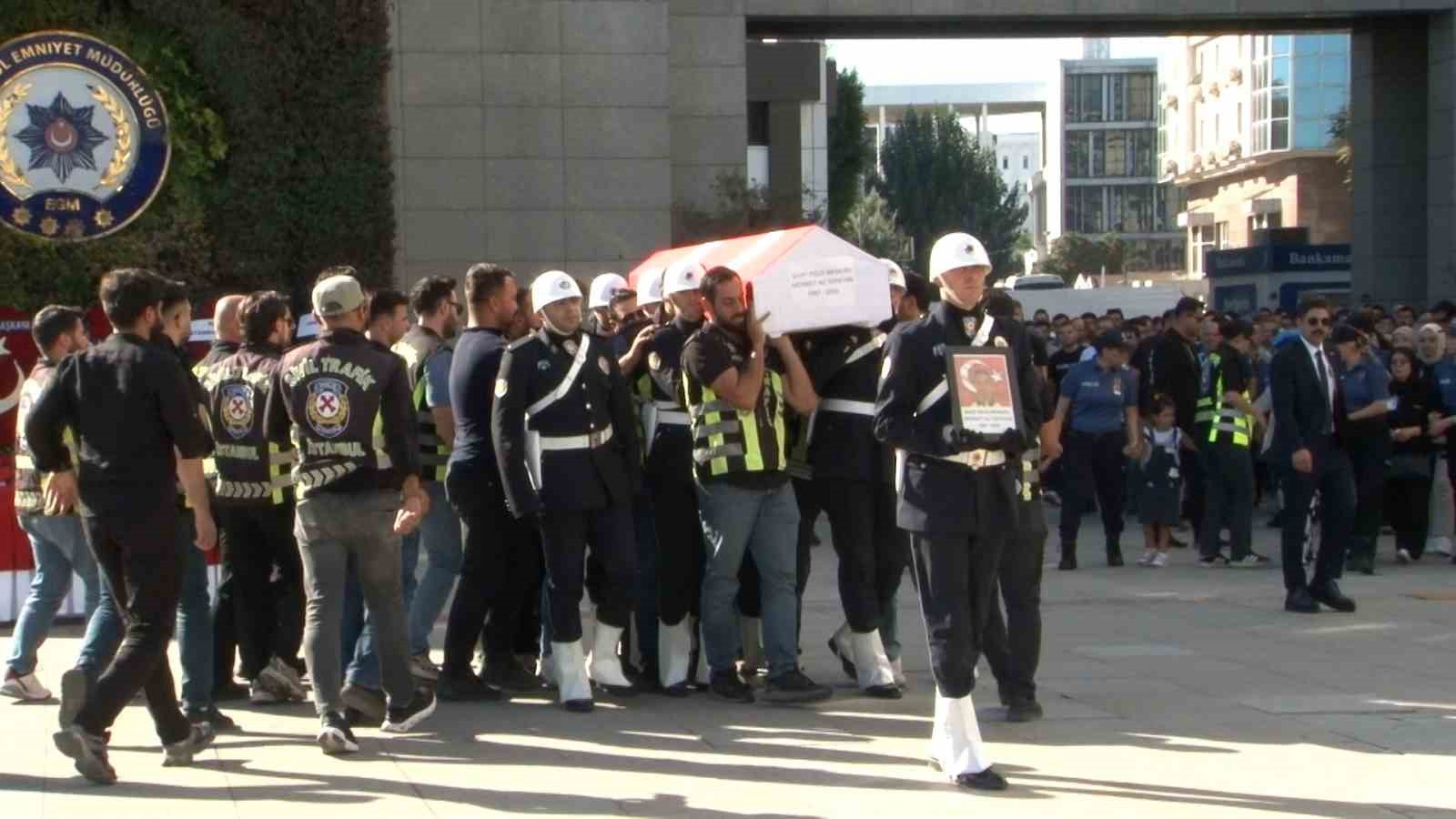 Şehit polisi son yolculuğuna meslektaşları uğurladı
