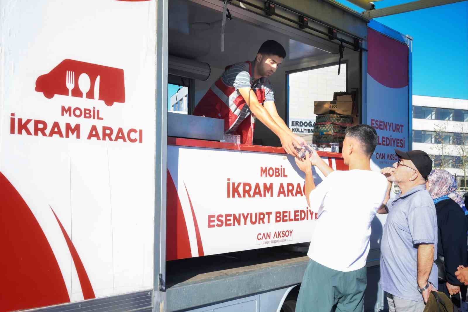 Esenyurt Belediyesi KPSS adaylarını sınav öncesi yalnız bırakmadı