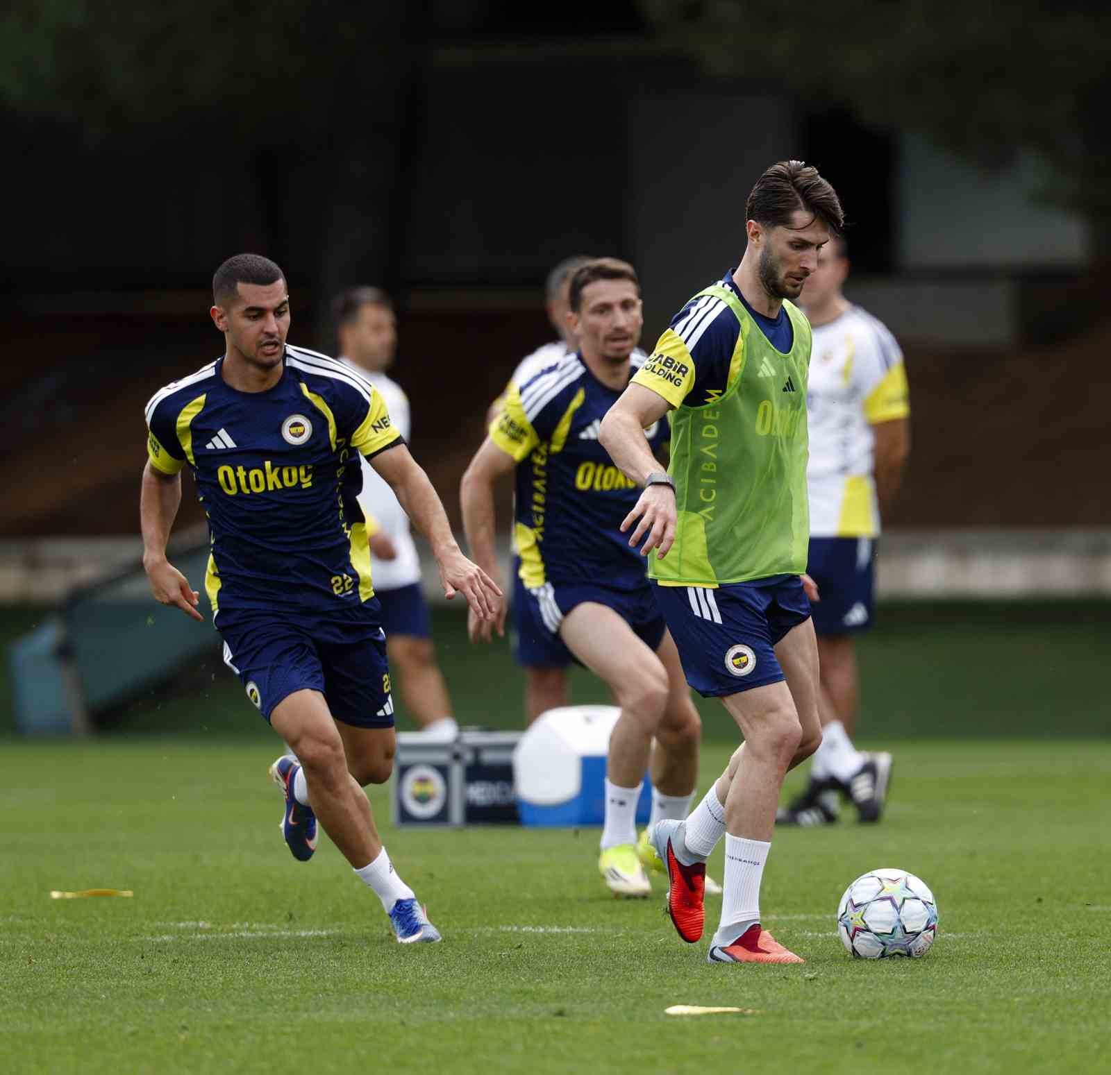 Fenerbahçe’de Roma maçı hazırlıkları devam etti
