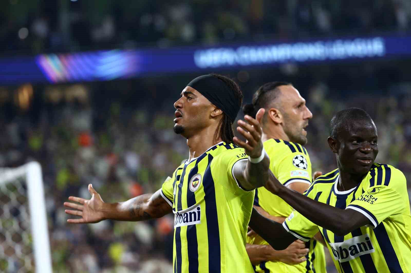 Fenerbahçe’nin Şampiyonlar Ligi’ndeki ilk golü Archie Brown’dan

