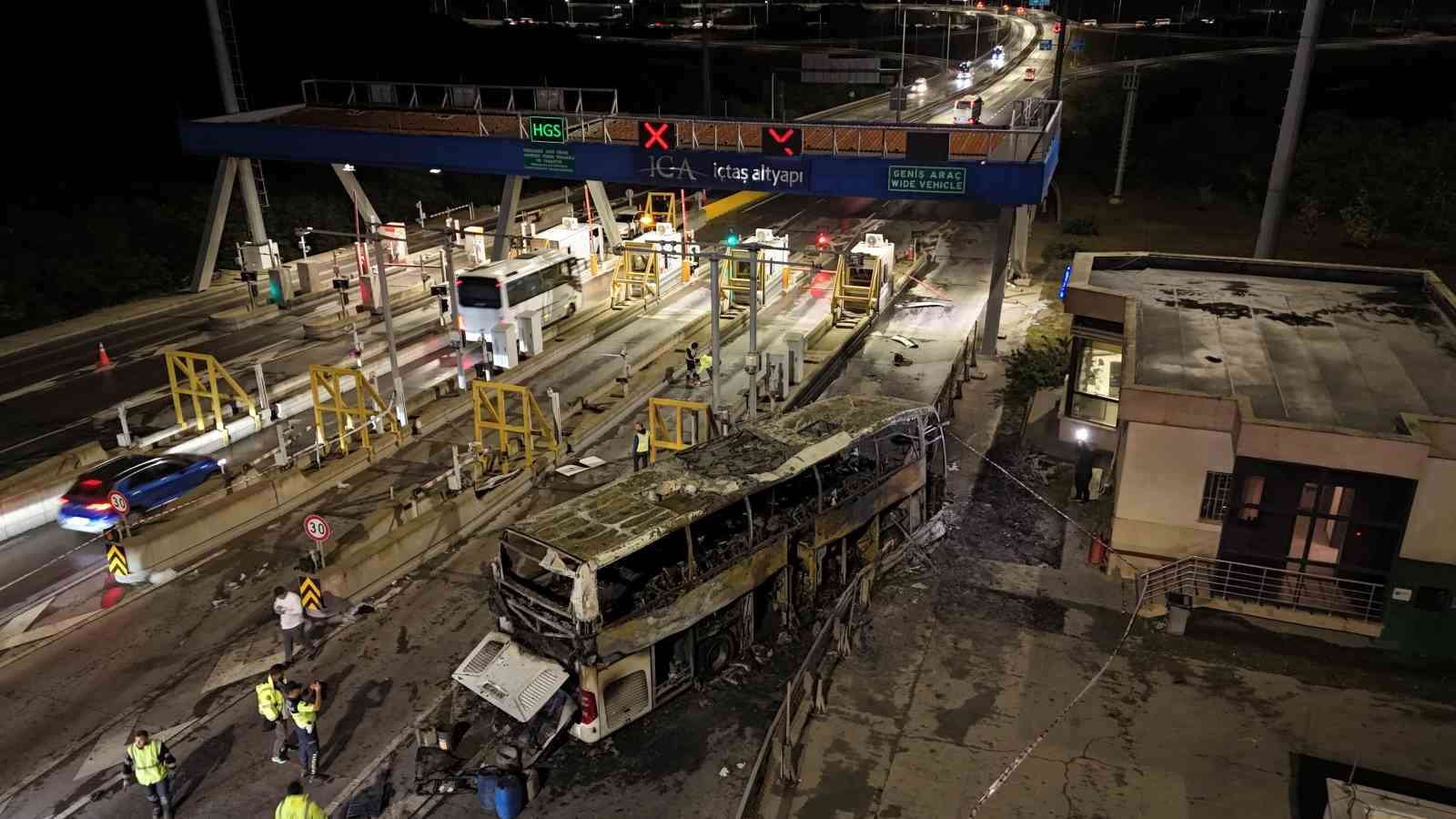 Otobüs yangınının ardından ekiplerin çalışması havadan görüntülendi